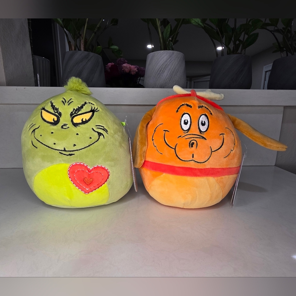 NEW Grinch and Max Squishmallows (2 pack)